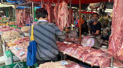 Vlees uitgesteld, Khlong Toei Market, centrum van Bangkok