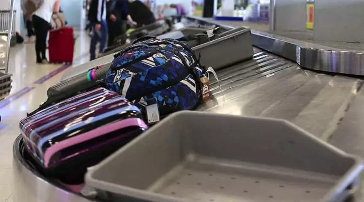 Bagage op bagageband bij reisverzekering Thailand