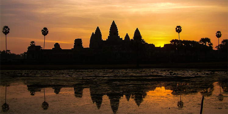 Zonsopkomst bij Angkor Wat Cambodja