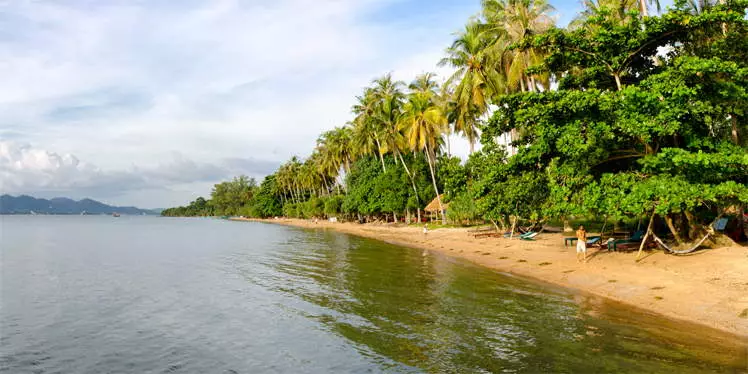 Strand op Koh Tonsay (Rabbit Island) in Cambodja