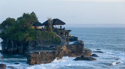 Pura Tanah Lot tempel in zee bij Bali