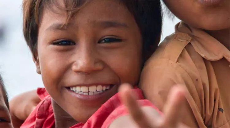 Jongen bij visserdorpje Ekas Lombok