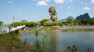 Kyauk Ka Lat Pagoda bij Hpa-An in Myanmar