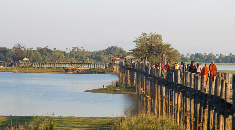 U Bein Bridge bij Mandalay Myanmar