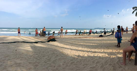 Het strand van Uppuveli aan de oostkust van Sri Lanka