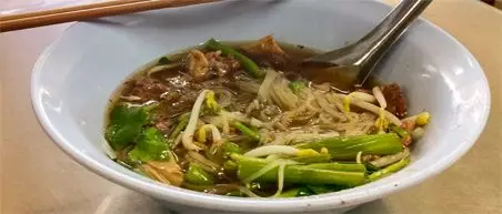 10 must eats Thailand - Beef noodle soup bij Nai Soi