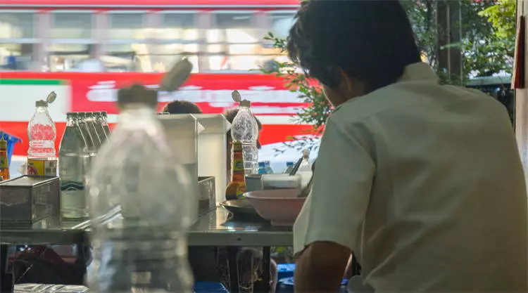 Ontbijten bij Nai Soi Noodle Soup in Bangkok