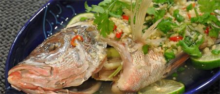 10 must eats Thailand - Steamed Red Snapper chili lime garlic bij Popiang House