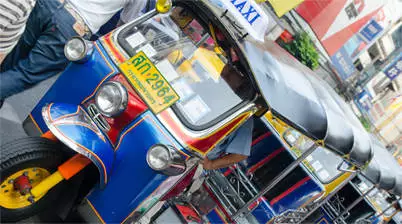 Rij tuk tuk's in Bangkok