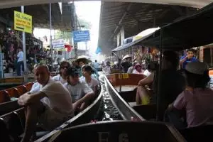 007-thailand-damnoen-saduak-floating-market