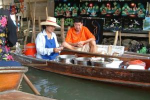 011-thailand-damnoen-saduak-floating-market