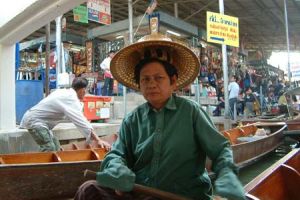 012-thailand-damnoen-saduak-floating-market