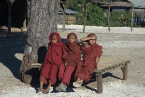 228-myanmar-buddhistische-novice-monik
