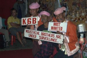 452-myanmar-mandalay-moustache-brothers