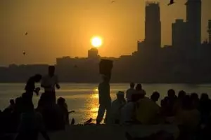 768-sunset-chowpatty-beach-mumbai_copy_1